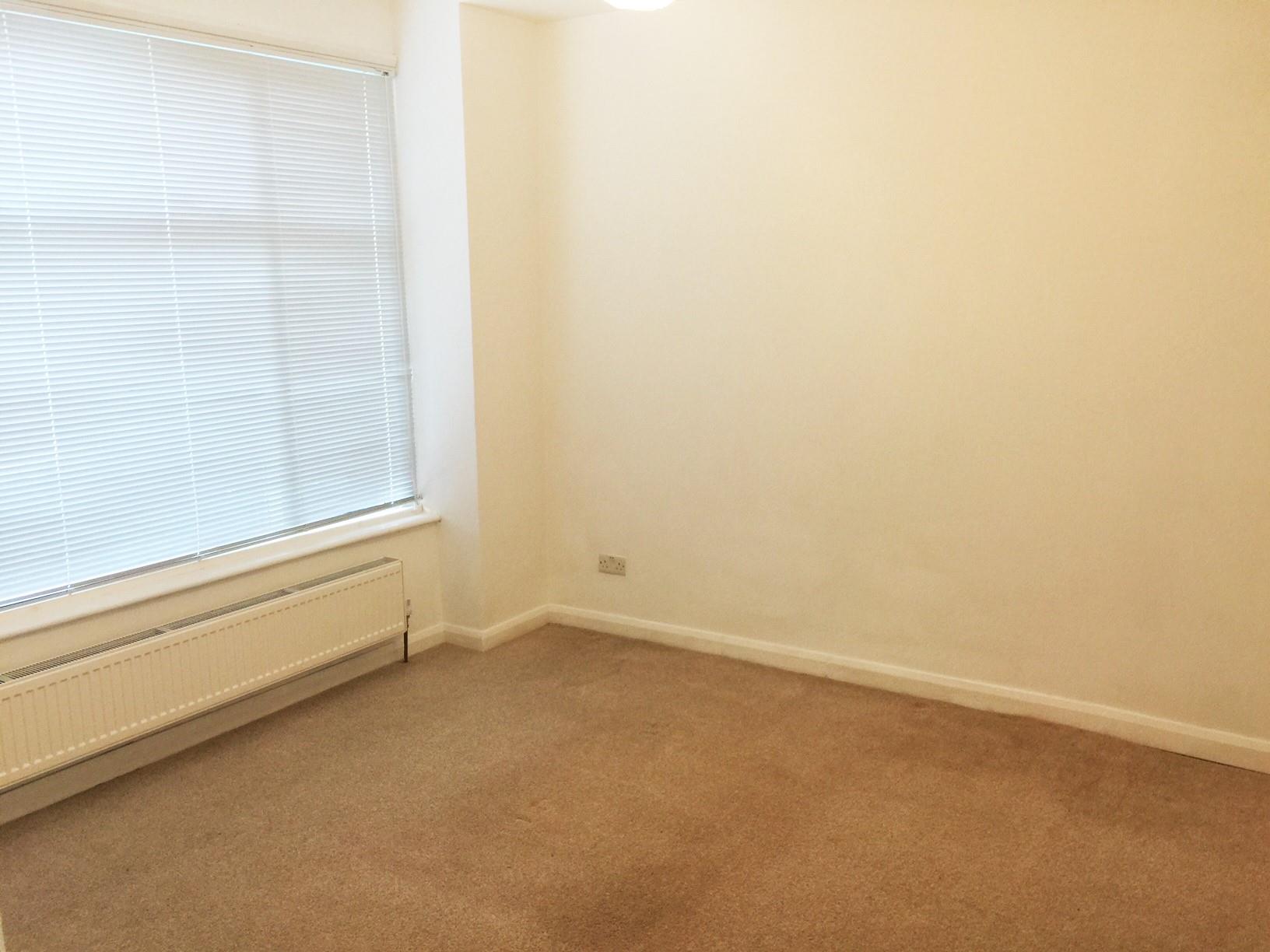 2 bedroom flat for sale in Delamere Road, West Wimbledon, SW20