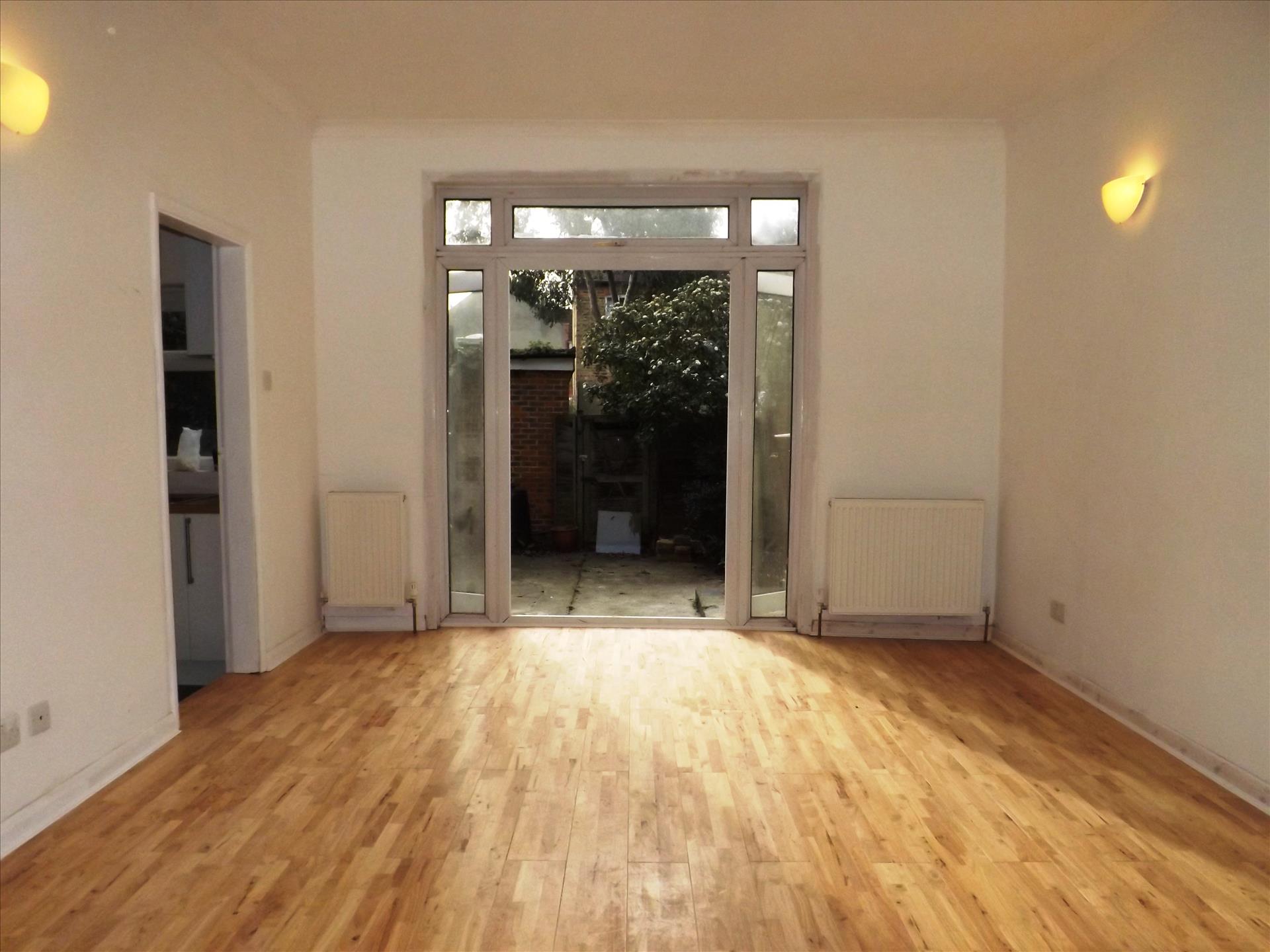 2 bedroom flat for sale in Delamere Road, West Wimbledon, SW20