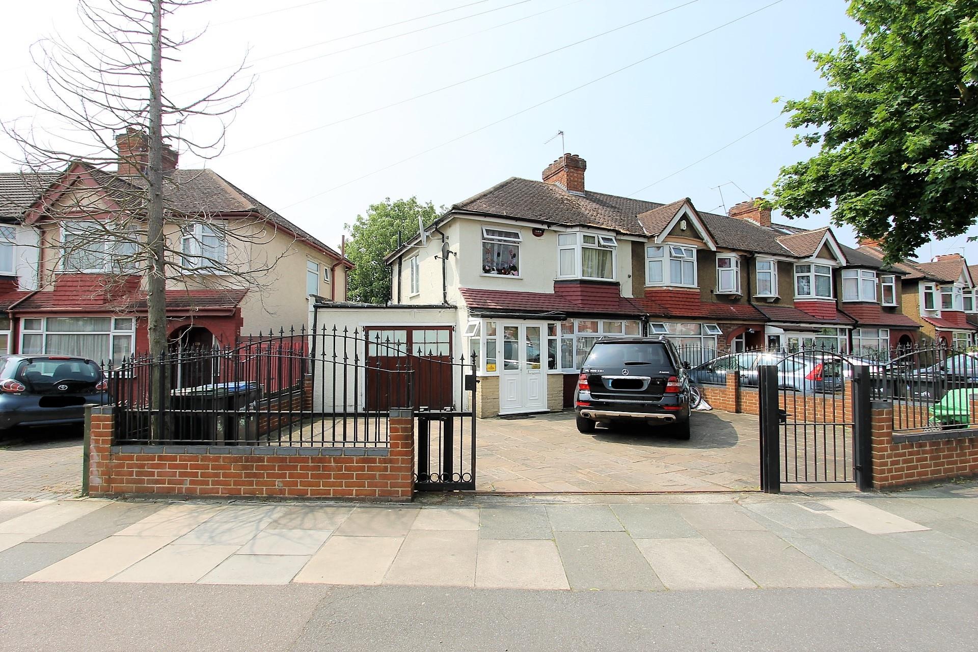 3 Bedroom House For Sale In Harrow Drive London N9
