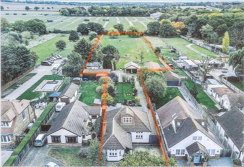 3 bedroom bungalow for sale in Brentwood Road, Brentwood, CM13