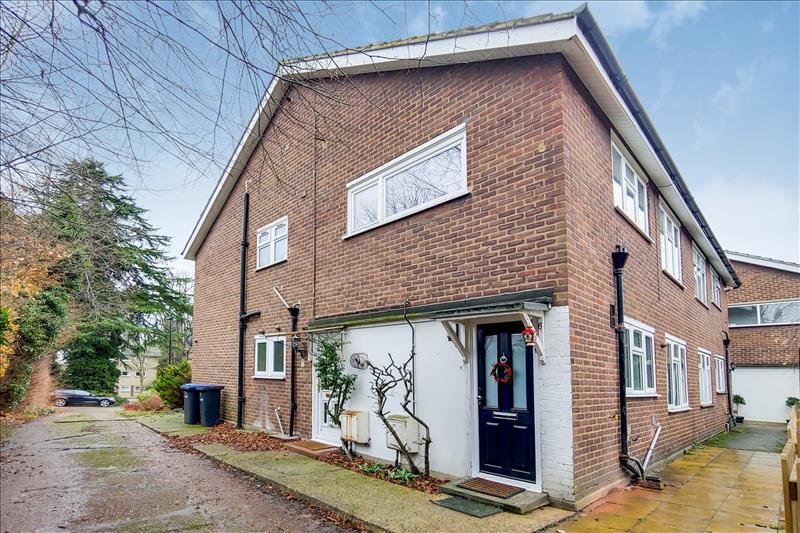 2 bedroom to let in Hermitage Close, Enfield, EN2 Baker