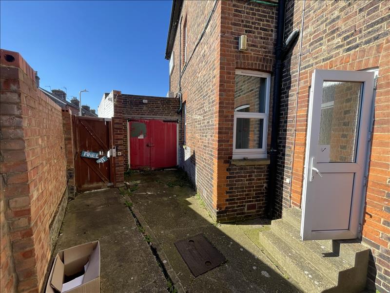 commercial property office for sale in 84 Barden Road, Tonbridge, TN9