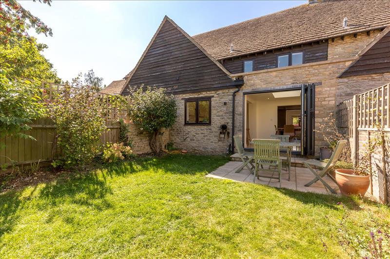 3 bedroom barn conversion for sale in Manor Farm Barns, Charlton On
