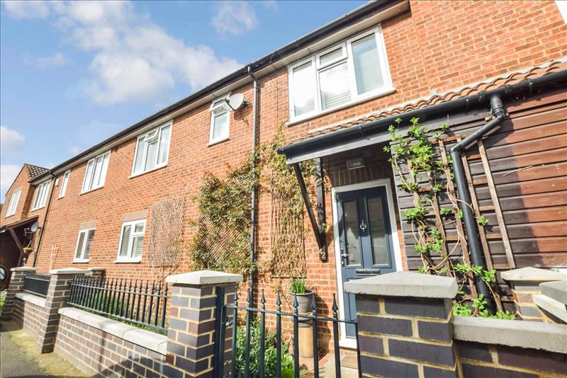 3 bedroom house to let in Palestine Grove, Colliers Wood, SW19