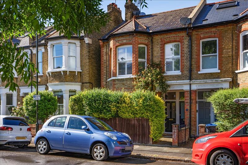 2 bedroom flat for sale in Latimer Road, Wimbledon, SW19 Ellisons Estate Agents