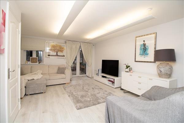 Property Imagedfde4881-97c0-40d2-9728-55cb9ab9025a