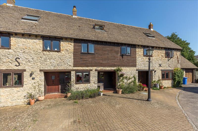 3 bedroom barn conversion for sale in Manor Farm Barns, Charlton On