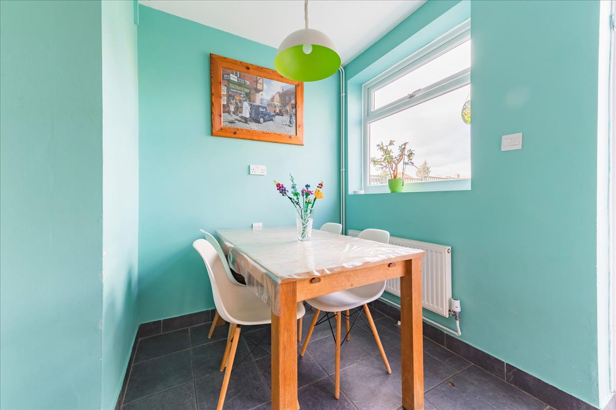 Property Image04a4bde9-5a80-4de0-8f49-ff2757d17bbb
