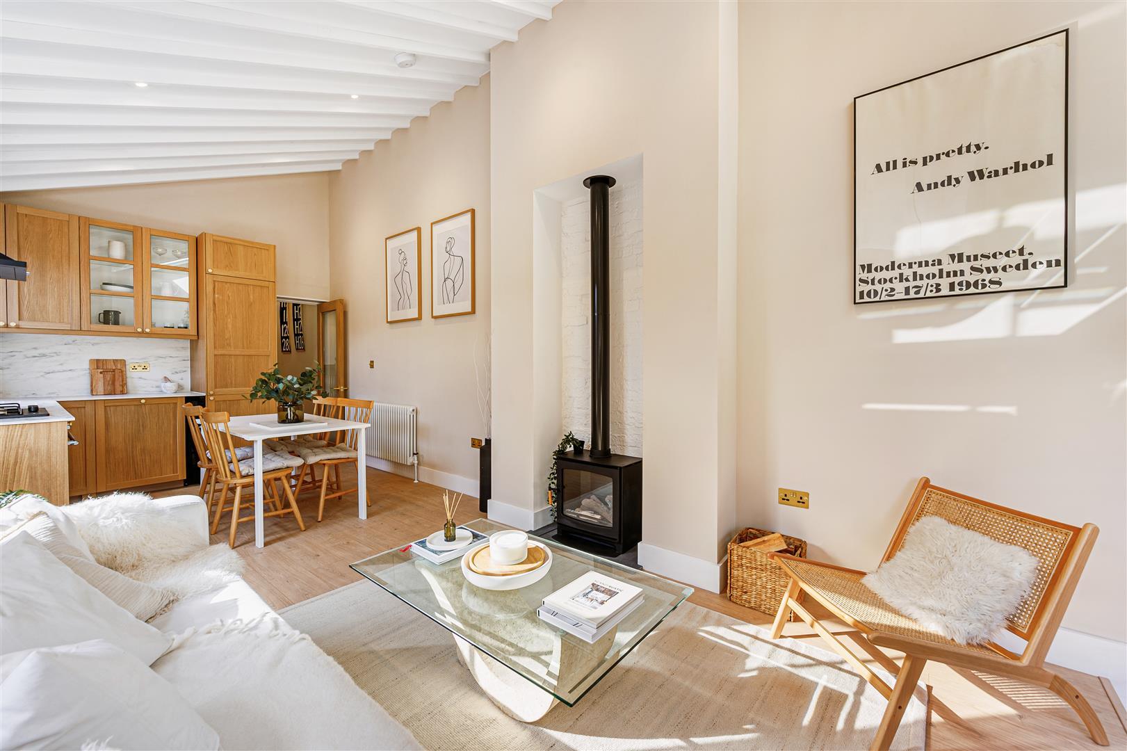 Property Image04fd6399-fd77-45a7-9f5d-e9d94e3a679b