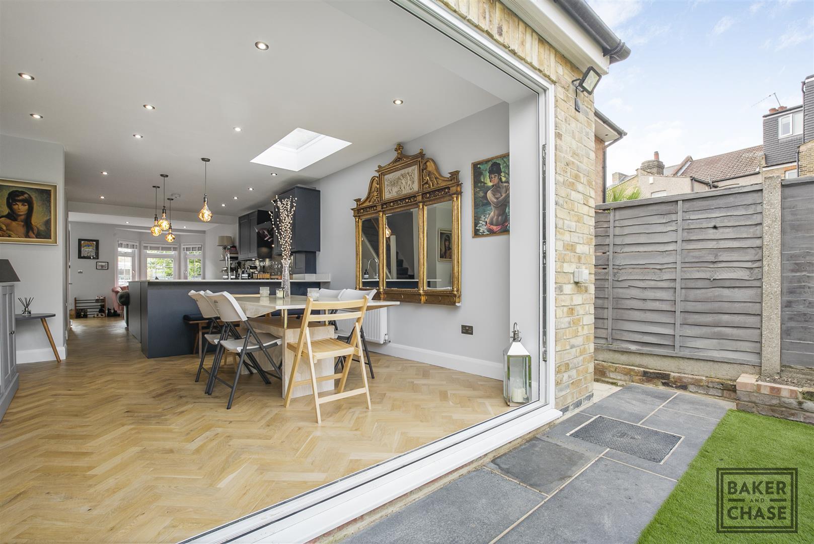 2 bedroom end of terrace house to let in Sterling Road, Enfield, EN2