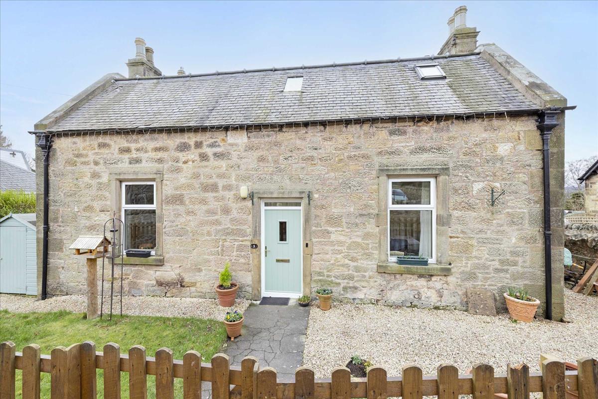 4 bedroom detached house for sale in 9 Private Road, Gorebridge, EH23