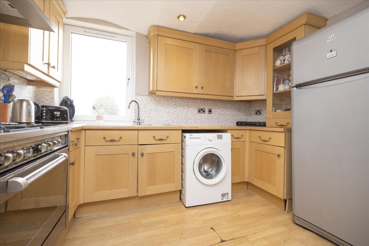 3 bedroom flat for sale in 114 Birkenside , Gorebridge, EH23 Avenue Road Estate & Letting Agents