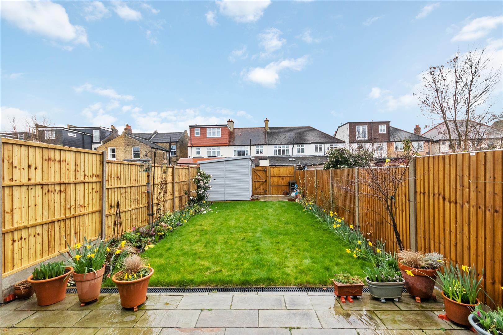 2 bedroom midterraced house for sale in Bronson Road, Raynes Park