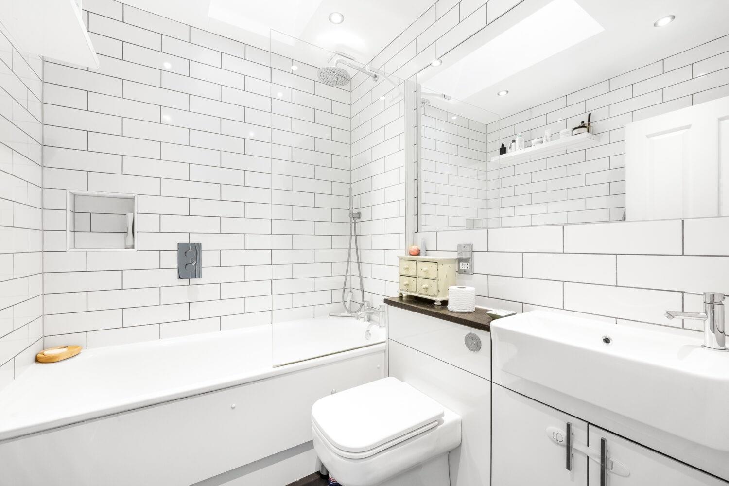 3 bedroom apartment for sale in Norwood Road, Herne Hill, SE24 Pedder