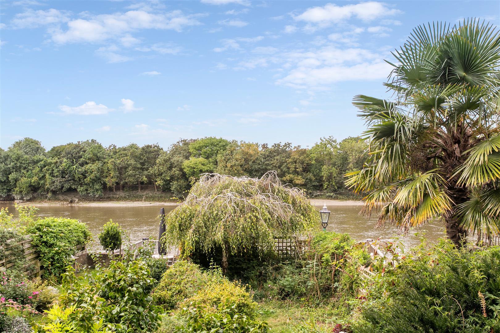 4 bedroom midterraced house for sale in Chiswick Staithe, London, W4