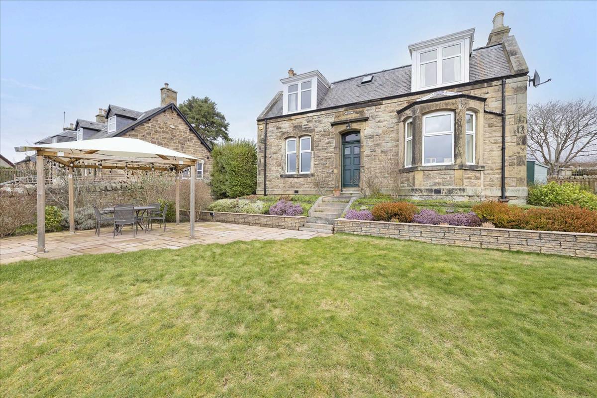 4 bedroom detached house for sale in 9 Private Road, Gorebridge, EH23