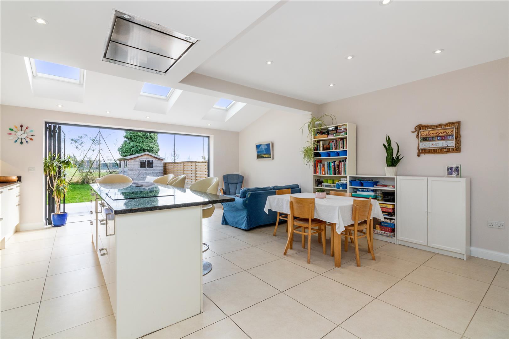 5 bedroom end of terrace house for sale in Southway, Raynes Park, SW20