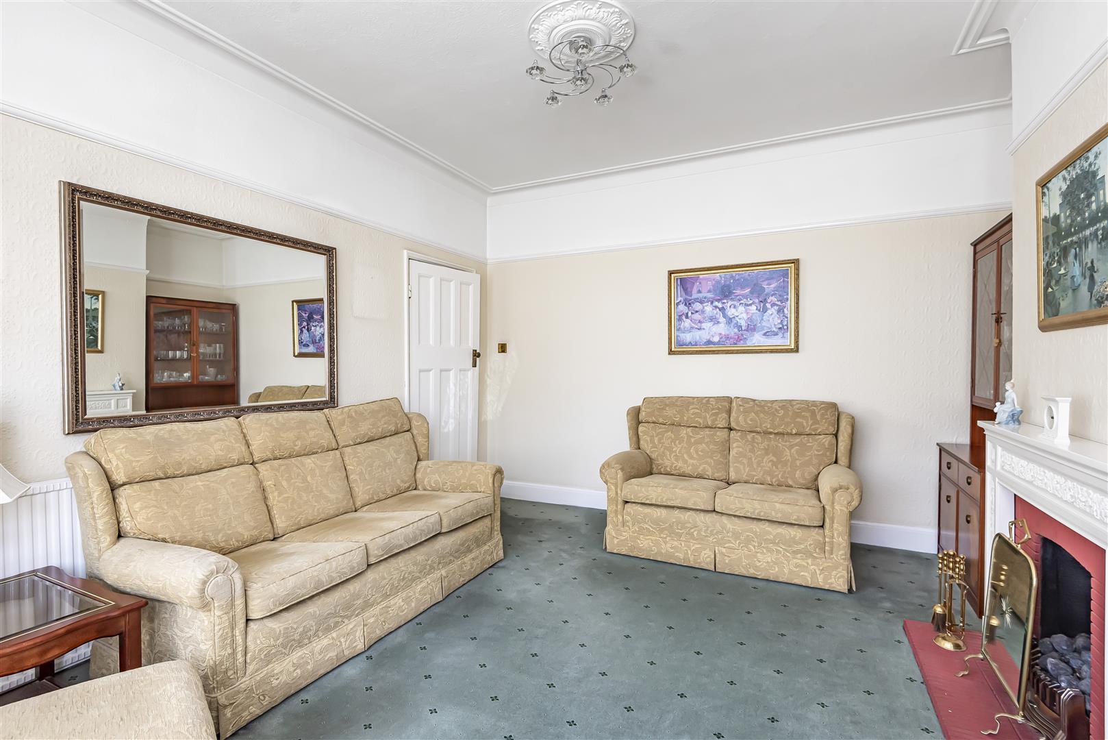 3 bedroom midterraced house for sale in Colne Road, London, N21