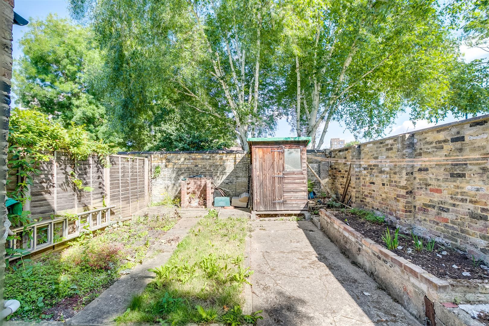 3 bedroom end of terrace house for sale in Rothschild Road, London, W4