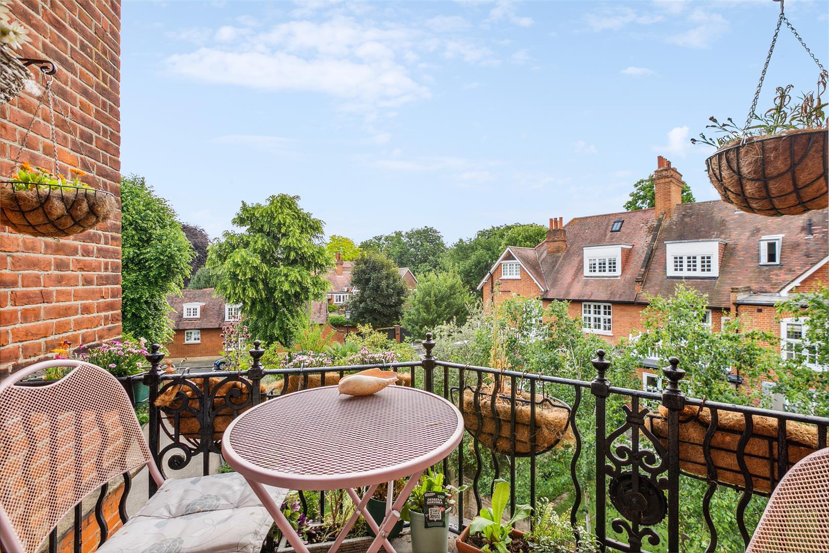 3 bedroom apartment for sale in Bedford Park Mansions, London, W4
