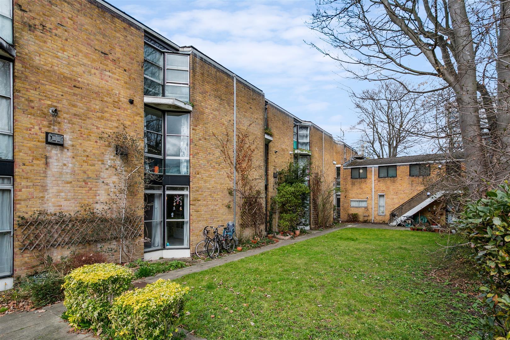 3 bedroom flat for sale in Wellesley Road, London, W4 Whitman and Co