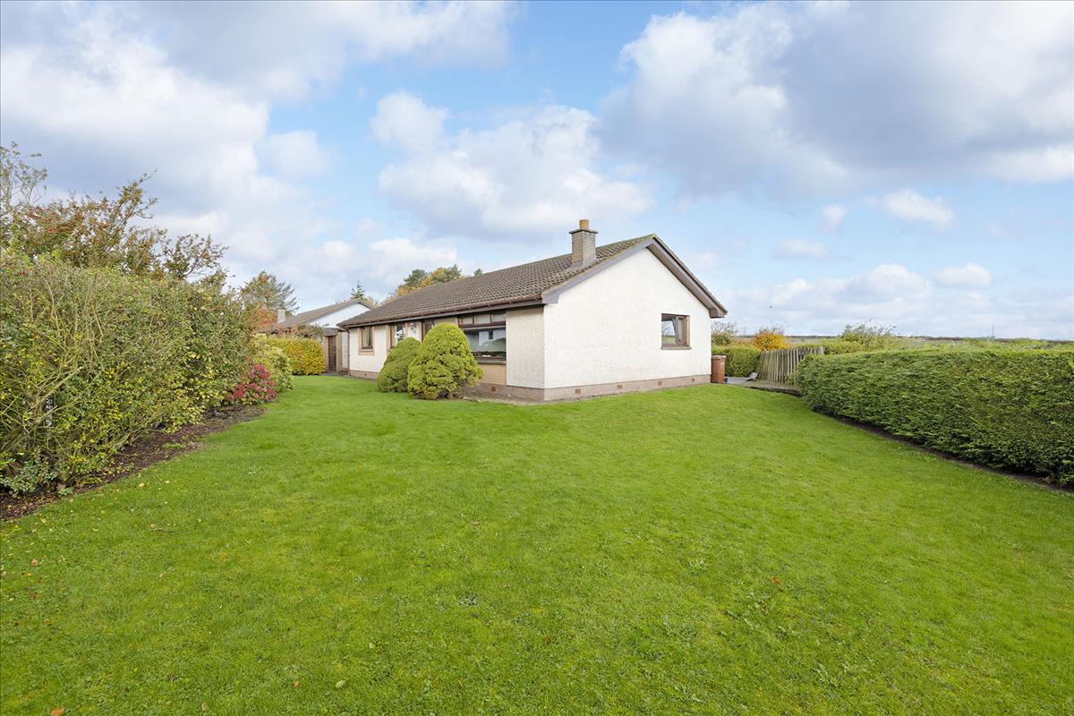 3 bedroom detached bungalow for sale in 87 Duries Park, Elphinstone, Tranent, EH33 Avenue Road