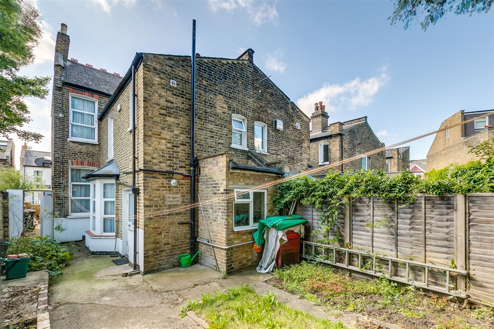 3 bedroom end of terrace house for sale in Rothschild Road, London, W4