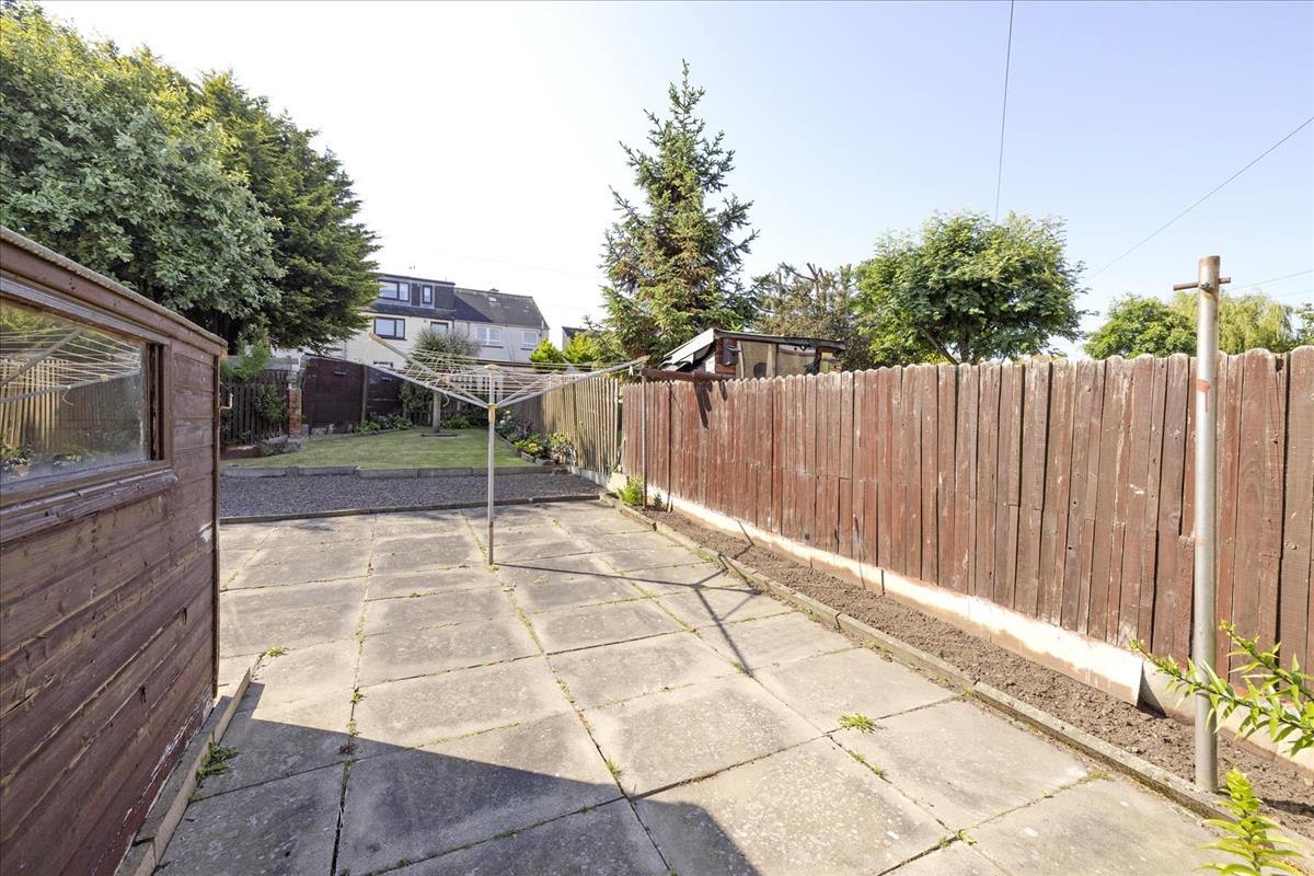 2 bedroom terraced house for sale in 7 Middleshot Square, Prestonpans