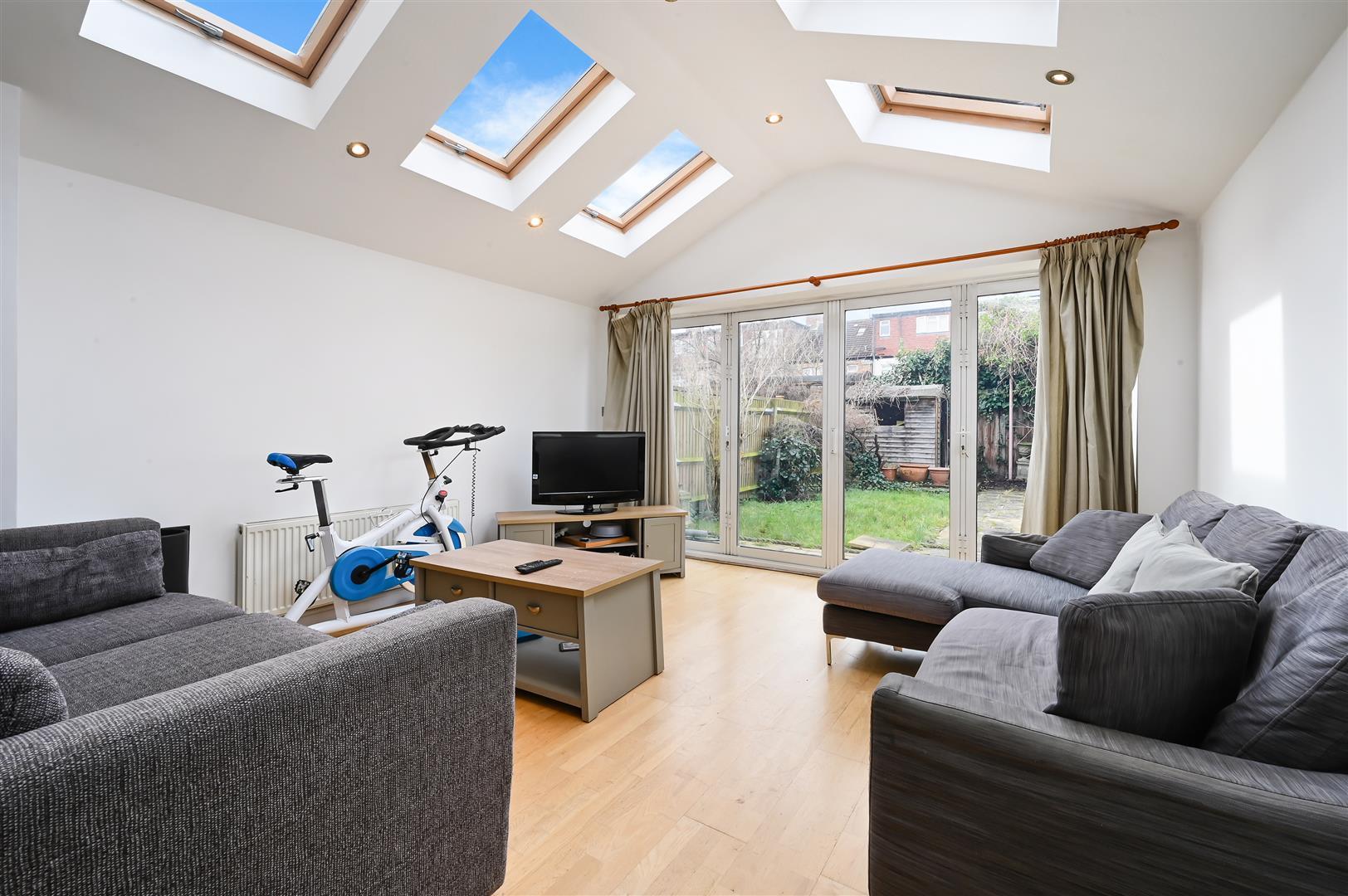 Property Image276fa87d-fb54-44cb-849c-7951f50d728e