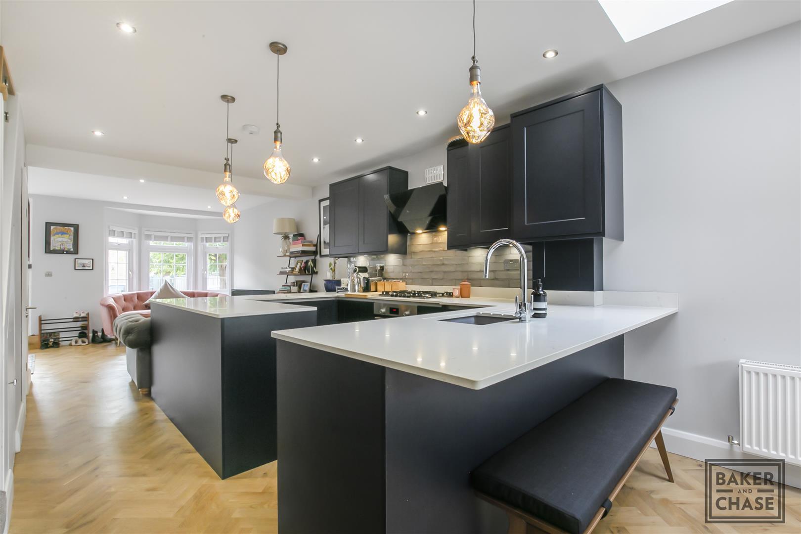 2 bedroom end of terrace house to let in Sterling Road, Enfield, EN2