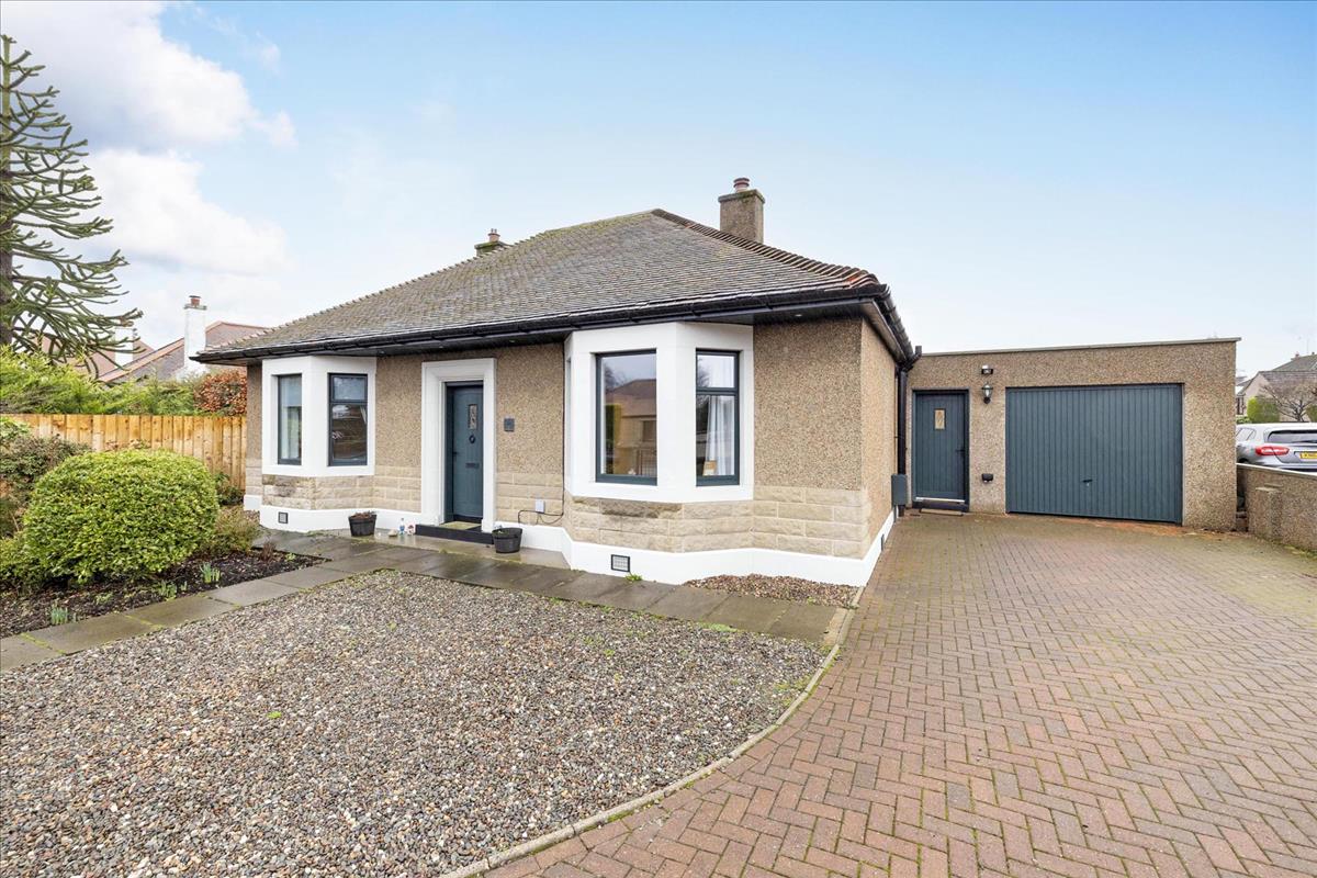 3 bedroom detached house for sale in 35 Lasswade Road, Eskbank