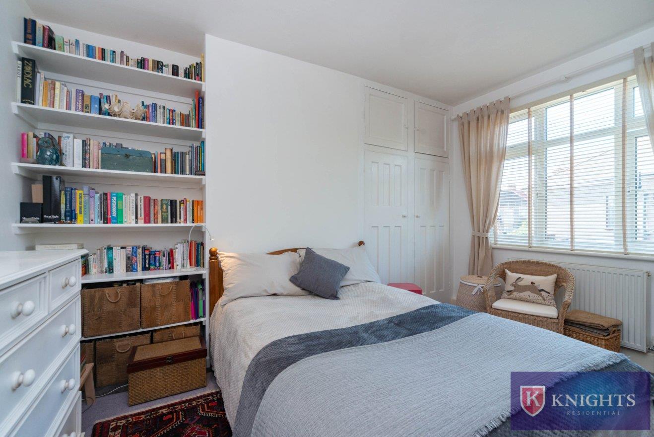 3 bedroom midterraced house for sale in Perth Road, London, N22