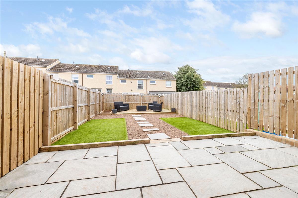 3 bedroom end of terrace house for sale in 27 Limefield Gardens