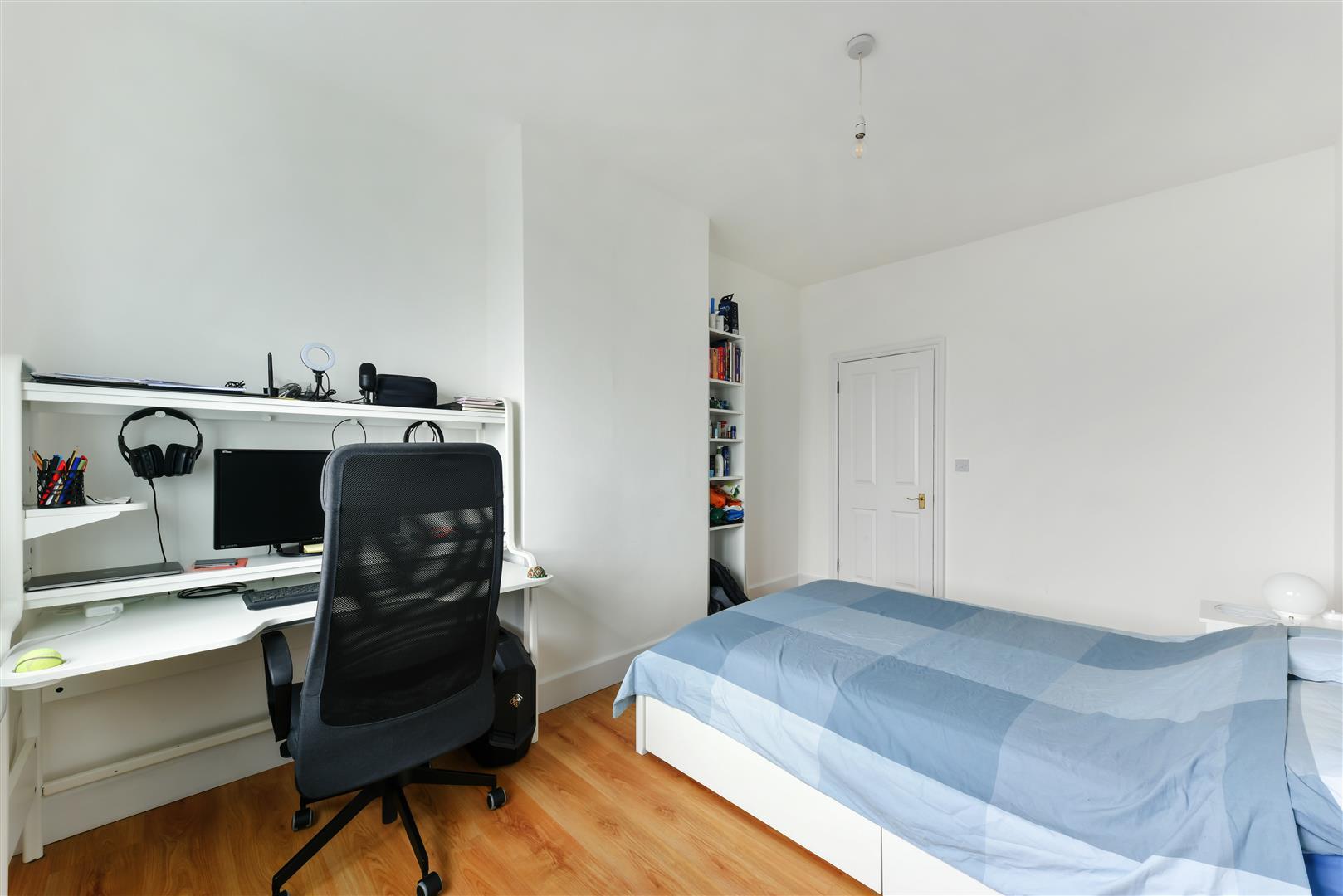 1 bedroom flat to let in Cannon Hill Lane, Raynes Park, SW20 Ellisons Estate Agents