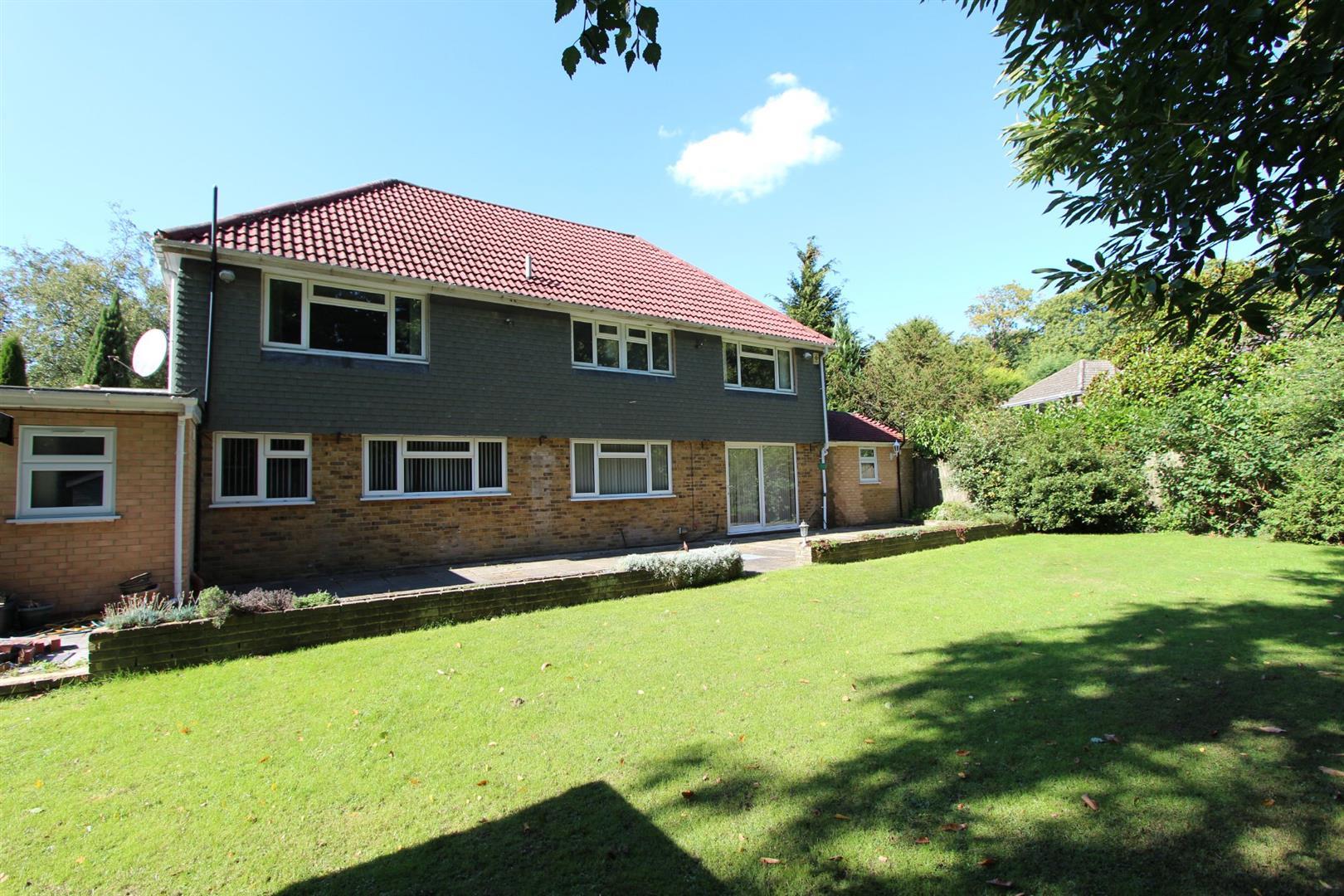 4 bedroom detached house to let in Birch Grove, Kingswood, KT20