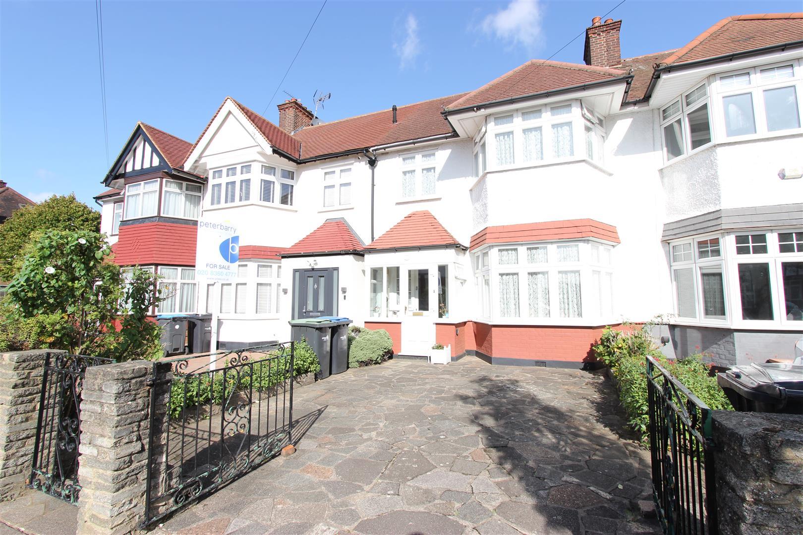 3 bedroom midterraced house for sale in Colne Road, London, N21