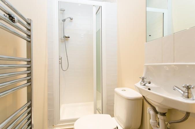 Bathroom (2).jpg