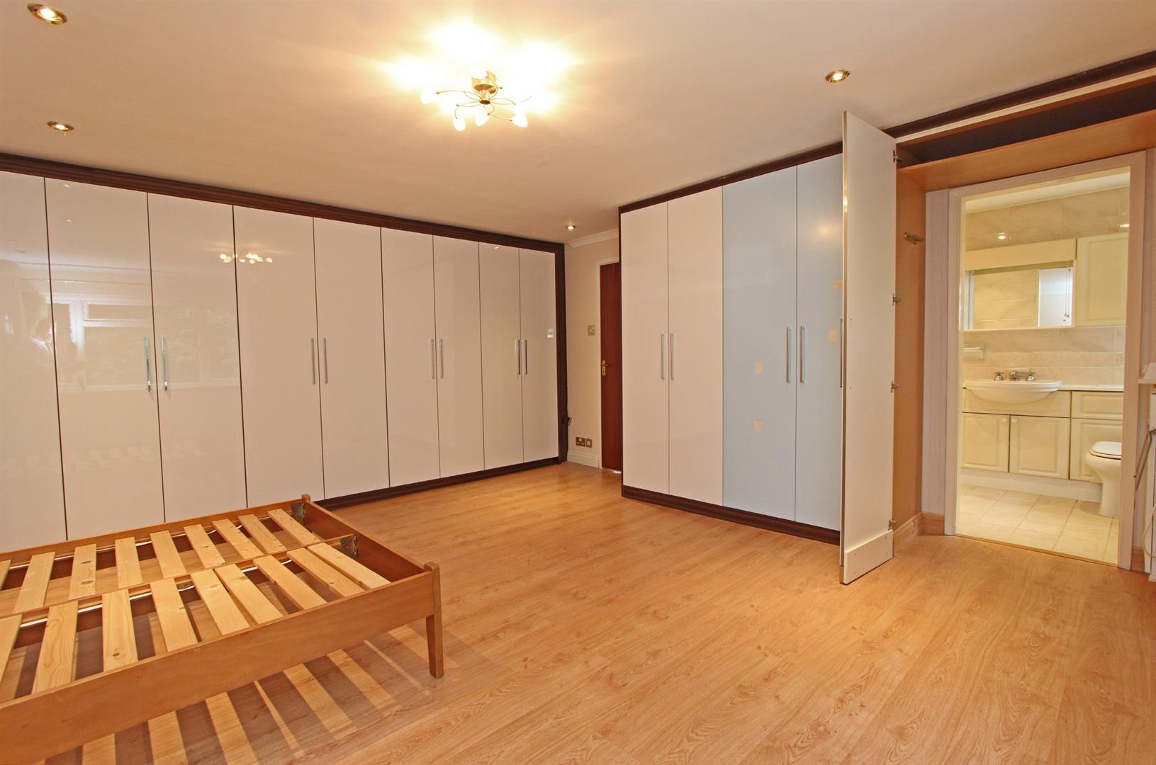 4 bedroom detached house to let in Birch Grove, Kingswood, KT20