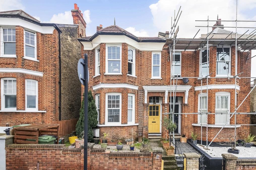 studio for sale in Thornlaw Road, West Norwood, SE27 Pedder