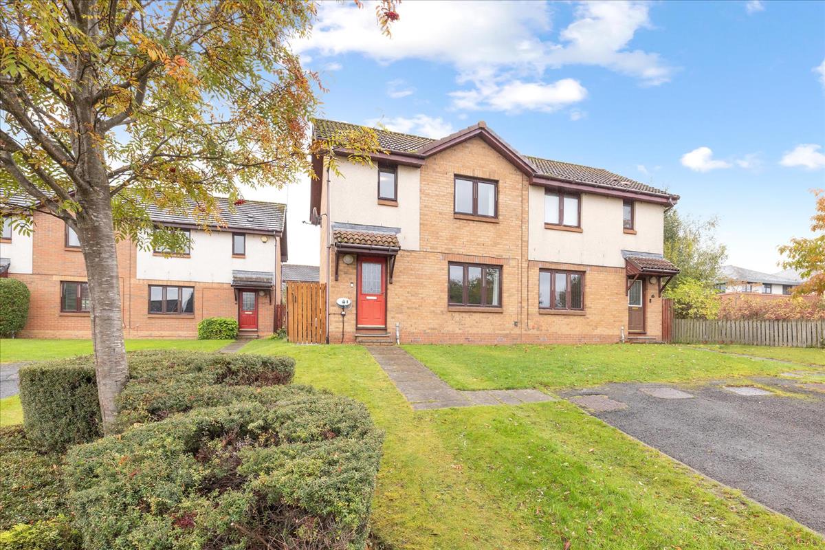3 bedroom semidetached house for sale in 17 Burnbank Crescent