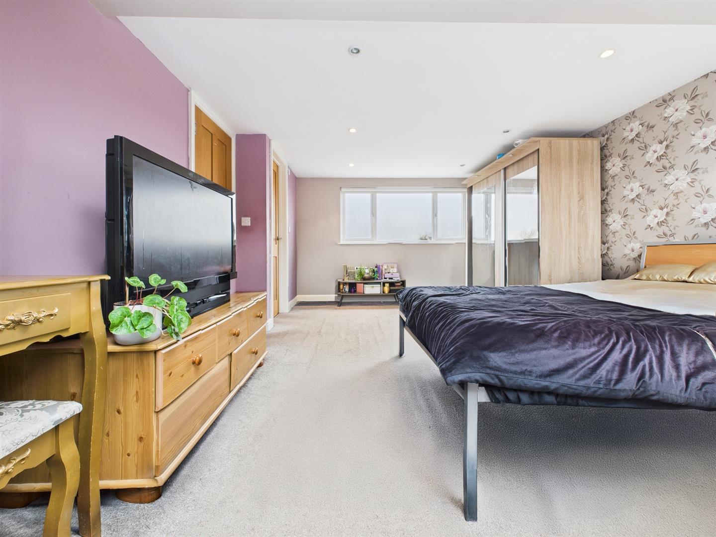 Property Image39846cd3-c421-48a7-b819-8ac8f66ade6d