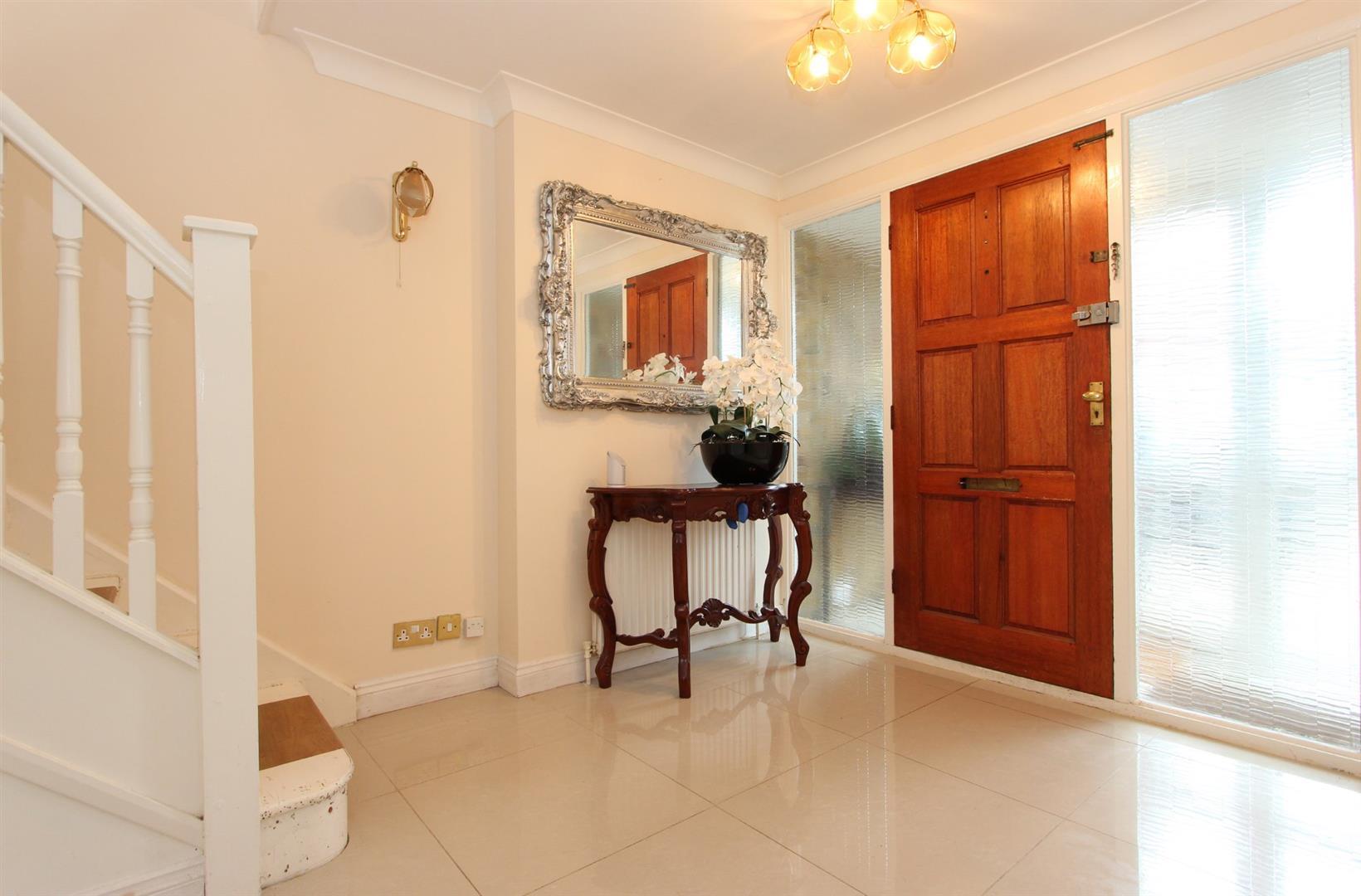 4 bedroom detached house to let in Birch Grove, Kingswood, KT20