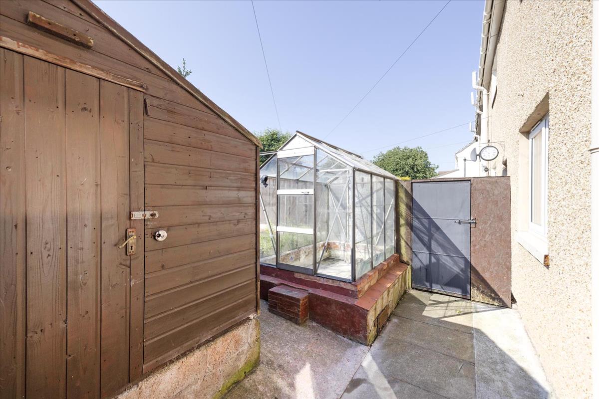 2 bedroom terraced house for sale in 7 Middleshot Square, Prestonpans