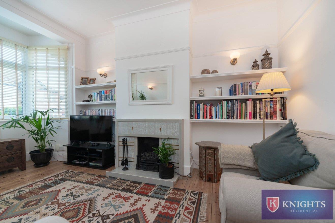 3 bedroom midterraced house for sale in Perth Road, London, N22