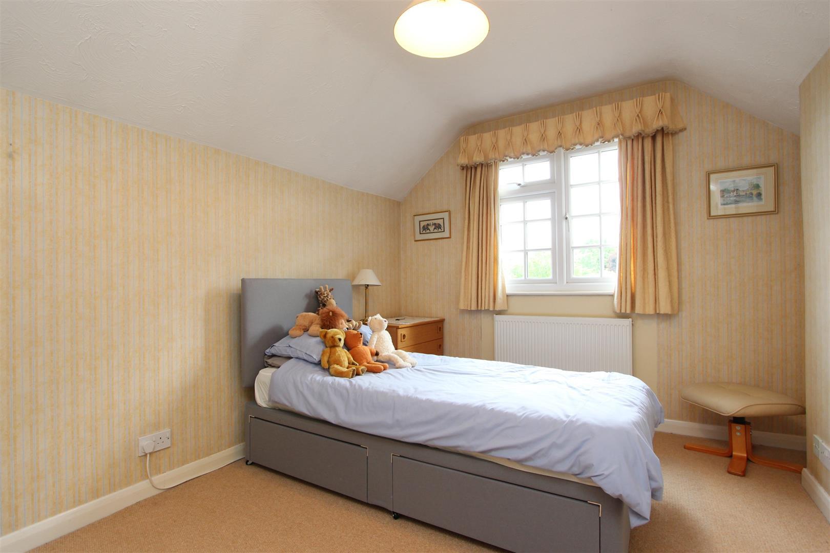 3 bedroom detached house for sale in Kingswood Road, Tadworth, KT20