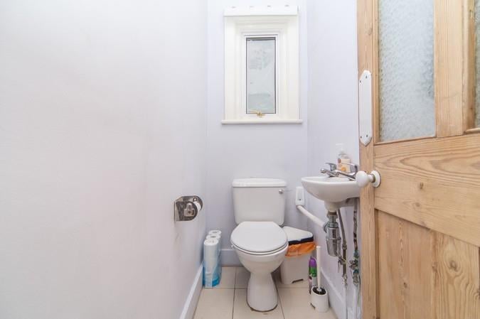 Bathroom (2).jpg