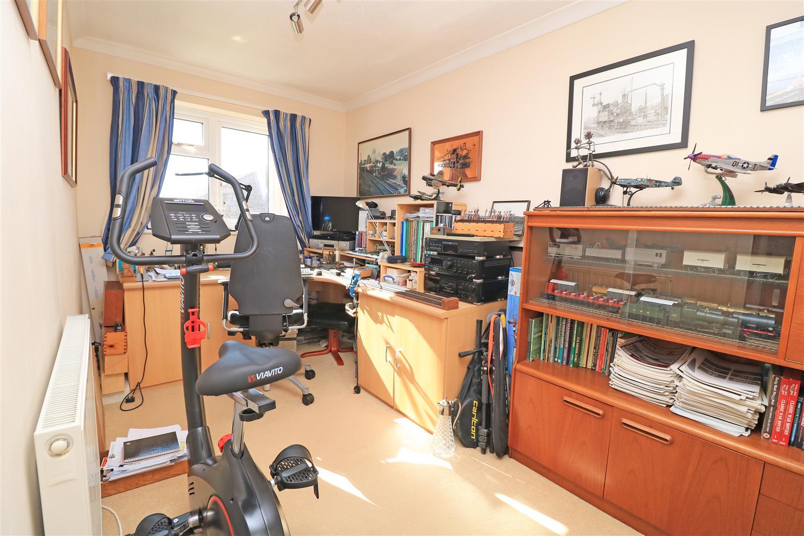 4 bedroom detached house for sale in Garden Field, Hatfield Peverel