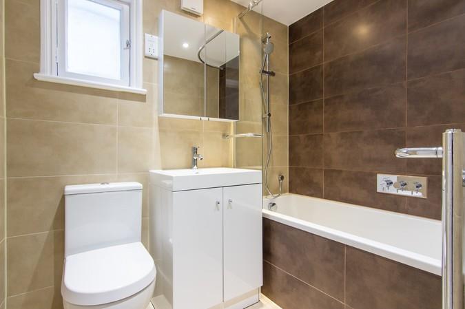 Bathroom (2).jpg