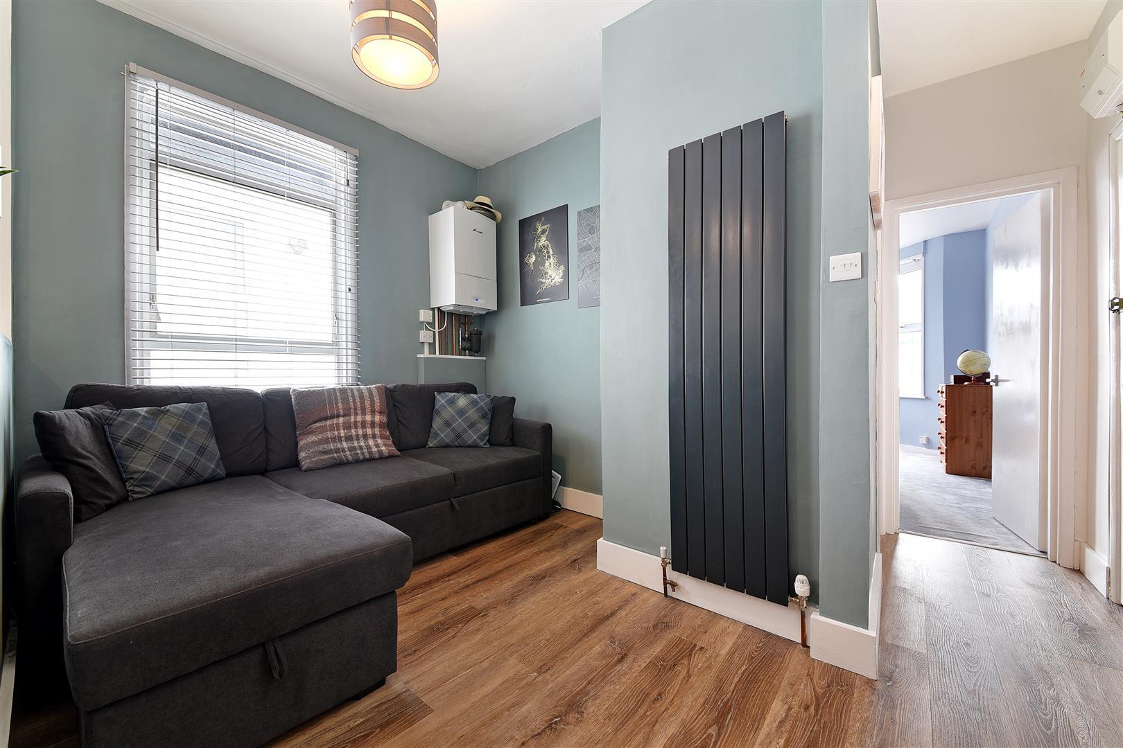 1 bedroom flat for sale in Robinson Road, Colliers Wood, SW17