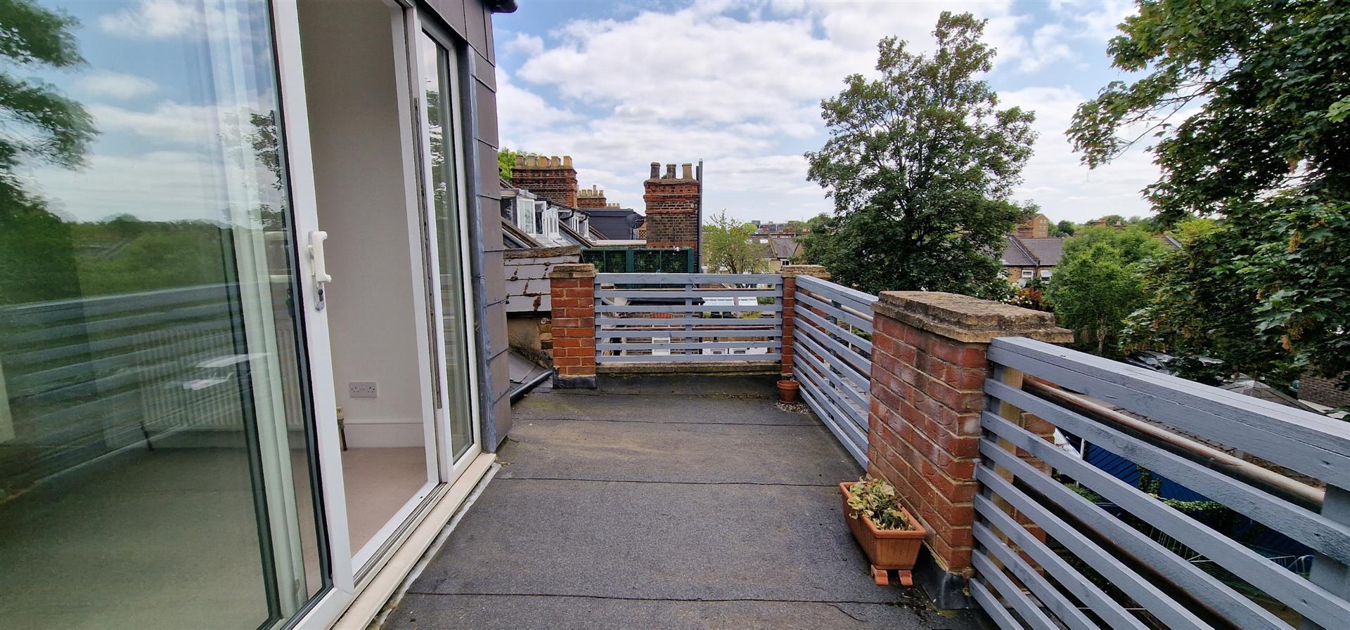 2 bedroom flat for sale in Brackley Road, London, W4 Whitman and Co